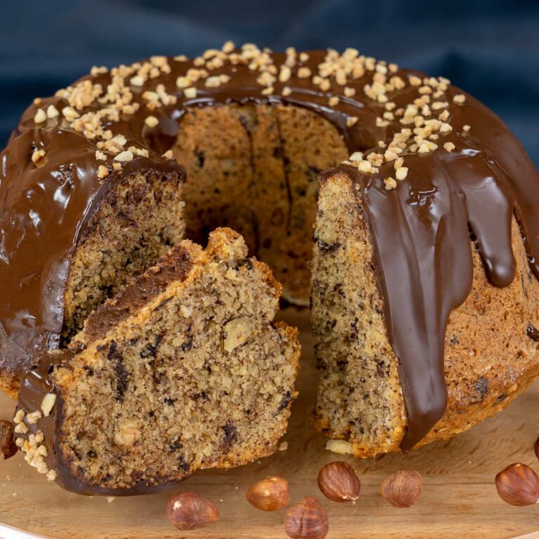 Saftiger Nusskuchen mit Schokolade - Sandras Backideen