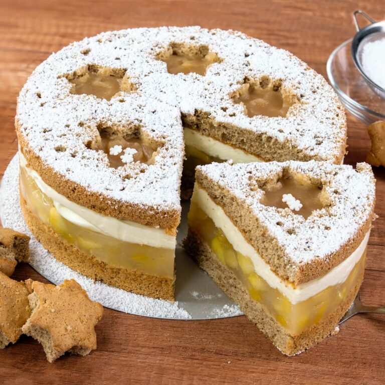 Apfeltorte mit Sahnecreme und Spekulatius - Sandras Backideen