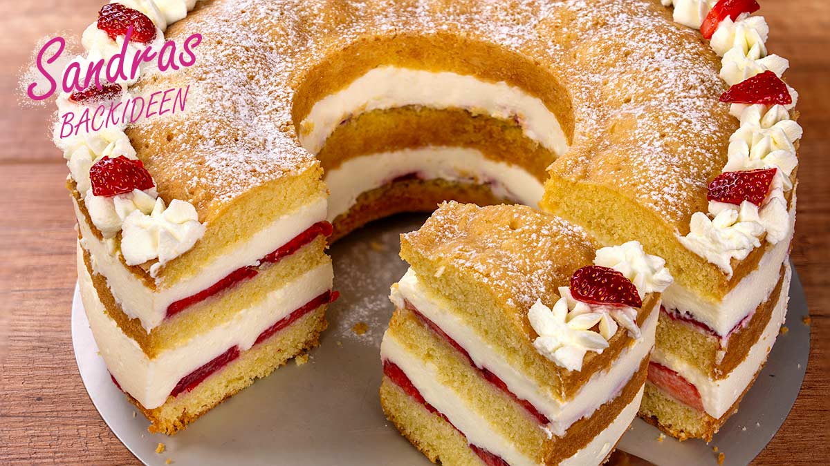 Erdbeerkuchen mit Maibowle