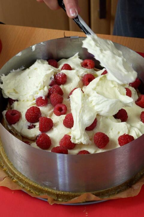 Himbeertorte mit Baiser und Mandeln - Sandras Backideen