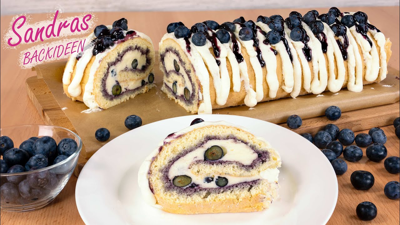 Blaubeer-Biskuitrolle mit Sahnecreme - Sandras Backideen
